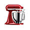 Rote KitchenAid Artisan Küchenmaschine mit Edelstahlschüssel vor weißem Hintergrund.