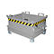 Grijze transportbox, met geel en zwart waarschuwingslint. De box staat op metalen poten en heeft handgrepen aan de zijkanten.