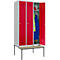 Kledinglocker, 3 compartimenten, 300 mm, draaigrendelslot, zitbank Deur robijnrood