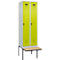 Kleiderspind C+P Evolo Plus, 2 Abteile à 300 mm Breite, schwebende Sitzbank, B 600 x T 815 x H 2120 mm, Drehriegel, lichtgrau/clowngrün