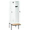 Kleiderspind C+P Evolo Plus, 2 Abteile à 300 mm Breite, schwebende Sitzbank, B 600 x T 815 x H 2120 mm, Drehriegel, verkehrsweiß/verkehrsweiß