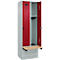 Kleiderspind C+P Evolo Plus, 2 Abteile à 300 mm Breite, Sockel, schwebende Sitzbank, B 600 x T 815 x H 1950 mm, Drehriegel, lichtgrau/rubinrot