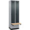 Kleiderspind C+P Evolo Plus, 2 Abteile à 300 mm Breite, Sockel, schwebende Sitzbank, B 600 x T 815 x H 1950 mm, Drehriegel, weißaluminium/anthrazitgrau
