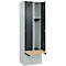 Kleiderspind C+P Evolo Plus, 2 Abteile à 300 mm Breite, Sockel, schwebende Sitzbank, B 600 x T 815 x H 1950 mm, Zylinder, lichtgrau/anthraztigrau
