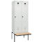 Kleiderspind C+P Evolo Plus, 2 Abteile à 400 mm Breite, schwebende Sitzbank, B 800 x T 815 x H 2120 mm, Drehriegel, lichtgrau/lichtgrau