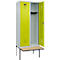 Kleiderspind C+P Evolo Plus, 2 Abteile à 400 mm Breite, schwebende Sitzbank, B 800 x T 815 x H 2120 mm, Zylinder, lichtgrau/clowngrün