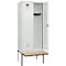 Kleiderspind C+P Evolo Plus, 2 Abteile à 400 mm Breite, schwebende Sitzbank, B 800 x T 815 x H 2120 mm, Zylinder, lichtgrau/lichtgrau
