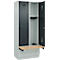 Kleiderspind C+P Evolo Plus, 2 Abteile à 400 mm Breite, Sockel, schwebende Sitzbank, B 800 x T 815 x H 1950 mm, Drehriegel, lichtgrau/anthrazitgrau