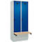 Kleiderspind C+P Evolo Plus, 2 Abteile à 400 mm Breite, Sockel, schwebende Sitzbank, B 800 x T 815 x H 1950 mm, Drehriegel, lichtgrau/enzianblau