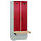 Kleiderspind C+P Evolo Plus, 2 Abteile à 400 mm Breite, Sockel, schwebende Sitzbank, B 800 x T 815 x H 1950 mm, Drehriegel, lichtgrau/rubinrot