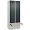 Kleiderspind C+P Evolo Plus, 2 Abteile à 400 mm Breite, Sockel, schwebende Sitzbank, B 800 x T 815 x H 1950 mm, Zylinder, lichtgrau/anthrazitgrau