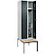 Kleiderspind C+P Evolo Plus, 2 Abteile mit je 300 mm Breite, Unterbau-Sitzbank, B 600 x T 815 x H 2120 mm, Drehriegel, lichtgrau/anthrazitgrau