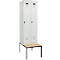 Kleiderspind C+P Evolo Plus, 2 Abteile mit je 300 mm Breite, Unterbau-Sitzbank, B 600 x T 815 x H 2120 mm, Drehriegel, lichtgrau/lichtgrau