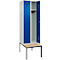 Kleiderspind C+P Evolo Plus, 2 Abteile mit je 300 mm Breite, Unterbau-Sitzbank, B 600 x T 815 x H 2120 mm, Zylinder, lichtgrau/enzianblau