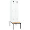 Kleiderspind C+P Evolo Plus, 2 Abteile mit je 300 mm Breite, Unterbau-Sitzbank, B 600 x T 815 x H 2120 mm, Zylinder, verkehrsweiss/verkehrsweiss