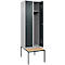 Kleiderspind C+P Evolo Plus, 2 Abteile mit je 300 mm Breite, Unterbau-Sitzbank, B 600 x T 815 x H 2120 mm, Zylinder, weissaluminium/anthrazitgrau