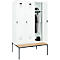 Kleiderspind C+P Evolo Plus, 3 Abteile, 400 mm Abteilbreite, mit untergebauter Sitzbank, B 1200 x T 815 x H 2120 mm, Drehriegel, verkehrsweiß/verkehrsweiß