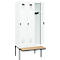 Kleiderspind C+P Evolo Plus, 3 Abteile à 300 mm Breite, schwebende Sitzbank, B 900 x T 815 x H 2120 mm, Drehriegel, verkehrsweiß/verkehrsweiß