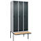 Kleiderspind C+P Evolo Plus, 3 Abteile à 300 mm Breite, schwebende Sitzbank, B 900 x T 815 x H 2120 mm, Drehriegel, weißaluminium/anthrazitgrau
