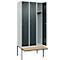 Kleiderspind C+P Evolo Plus, 3 Abteile à 300 mm Breite, schwebende Sitzbank, B 900 x T 815 x H 2120 mm, Zylinder, lichtgrau/anthrazitgrau