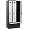 Kleiderspind C+P Evolo Plus, 3 Abteile à 300 mm Breite, Sockel, schwebende Sitzbank, B 900 x T 815 x H 1950 mm, Drehriegel, anthrazitgrau/lichtgrau