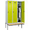 Kleiderspind C+P Evolo Plus, 3 Abteile à 400 mm Breite, schwebende Sitzbank, B 1200 x T 815 x H 2120 mm, Drehriegel, lichtgrau/clowngrün
