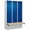 Kleiderspind C+P Evolo Plus, 3 Abteile à 400 mm Breite, Sockel, schwebende Sitzbank, B 1200 x T 815 x H 1950 mm, Drehriegel, lichtgrau/enzianblau
