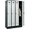 Kleiderspind C+P Evolo Plus, 4 Abteile, 300 mm Abteilbreite, mit Sockel, Anschlag rechts, B 1200 x T 500 x H 1950 mm, Drehriegel, anthrazitgrau/lichtgrau
