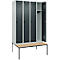 Kleiderspind C+P Evolo Plus, 4 Abteile, 300 mm Abteilbreite, mit untergebauter Sitzbank, B 1200 x T 815 x H 2120 mm, Drehriegel, lichtgrau/anthrazitgrau