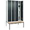 Kleiderspind C+P Evolo Plus, 4 Abteile, 300 mm Abteilbreite, mit untergebauter Sitzbank, B 1200 x T 815 x H 2120 mm, Drehriegel, lichtgrau/anthrazitgrau