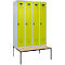 Kleiderspind C+P Evolo Plus, 4 Abteile, 300 mm Abteilbreite, mit untergebauter Sitzbank, B 1200 x T 815 x H 2120 mm, Drehriegel, lichtgrau/clowngrün