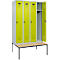 Kleiderspind C+P Evolo Plus, 4 Abteile, 300 mm Abteilbreite, mit untergebauter Sitzbank, B 1200 x T 815 x H 2120 mm, Drehriegel, lichtgrau/clowngrün