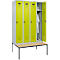 Kleiderspind C+P Evolo Plus, 4 Abteile, 300 mm Abteilbreite, mit untergebauter Sitzbank, B 1200 x T 815 x H 2120 mm, Drehriegel, lichtgrau/clowngrün