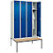 Kleiderspind C+P Evolo Plus, 4 Abteile, 300 mm Abteilbreite, mit untergebauter Sitzbank, B 1200 x T 815 x H 2120 mm, Drehriegel, lichtgrau/enzianblau