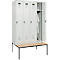 Kleiderspind C+P Evolo Plus, 4 Abteile, 300 mm Abteilbreite, mit untergebauter Sitzbank, B 1200 x T 815 x H 2120 mm, Drehriegel, lichtgrau/lichtgrau