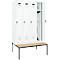 Kleiderspind C+P Evolo Plus, 4 Abteile, 300 mm Abteilbreite, mit untergebauter Sitzbank, B 1200 x T 815 x H 2120 mm, Drehriegel, verkehrsweiß/verkehrsweiß