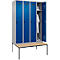 Kleiderspind C+P Evolo Plus, 4 Abteile, 300 mm Abteilbreite, mit untergebauter Sitzbank, B 1200 x T 815 x H 2120 mm, Drehriegel, weißaluminium/enzianblau