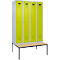 Kleiderspind C+P Evolo Plus, 4 Abteile, 300 mm Abteilbreite, mit untergebauter Sitzbank, B 1200 x T 815 x H 2120 mm, Zylinder, lichtgrau/clowngrün