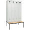 Kleiderspind C+P Evolo Plus, 4 Abteile, 300 mm Abteilbreite, mit untergebauter Sitzbank, B 1200 x T 815 x H 2120 mm, Zylinder, lichtgrau/lichtgrau