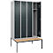 Kleiderspind C+P Evolo Plus, 4 Abteile, 300 mm Abteilbreite, mit untergebauter Sitzbank, B 1200 x T 815 x H 2120 mm, Zylinder, weißaluminium/anthrazitgrau