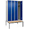 Kleiderspind C+P Evolo Plus, 4 Abteile, 300 mm Abteilbreite, mit untergebauter Sitzbank, B 1200 x T 815 x H 2120 mm, Zylinder, weißaluminium/enzianblau