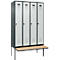 Kleiderspind C+P Evolo Plus, 4 Abteile à 300 mm Breite, schwebende Sitzbank, B 1200 x T 815 x H 2120 mm, Drehriegel, anthrazitgrau/lichtgrau