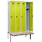 Kleiderspind C+P Evolo Plus, 4 Abteile à 300 mm Breite, schwebende Sitzbank, B 1200 x T 815 x H 2120 mm, Drehriegel, lichtgrau/clowngrün