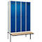 Kleiderspind C+P Evolo Plus, 4 Abteile à 300 mm Breite, schwebende Sitzbank, B 1200 x T 815 x H 2120 mm, Drehriegel, lichtgrau/enzianblau