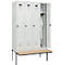 Kleiderspind C+P Evolo Plus, 4 Abteile à 300 mm Breite, schwebende Sitzbank, B 1200 x T 815 x H 2120 mm, Drehriegel, lichtgrau/lichtgrau