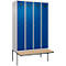 Kleiderspind C+P Evolo Plus, 4 Abteile à 300 mm Breite, schwebende Sitzbank, B 1200 x T 815 x H 2120 mm, Zylinder, weißaluminium/enzianblau