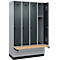 Kleiderspind C+P Evolo Plus, 4 Abteile à 300 mm Breite, Sockel, schwebende Sitzbank, B 1200 x T 815 x H 1950 mm, Drehriegel, weißaluminium/anthrazitgrau