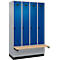 Kleiderspind C+P Evolo Plus, 4 Abteile à 300 mm Breite, Sockel, schwebende Sitzbank, B 1200 x T 815 x H 1950 mm, Drehriegel, weißaluminium/enzianblau
