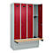 Kleiderspind C+P Evolo Plus, 4 Abteile à 300 mm Breite, Sockel, schwebende Sitzbank, B 1200 x T 815 x H 1950 mm, Zylinder, lichtgrau/rubinrot