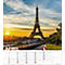 Tour Eiffel au coucher du soleil, calendrier avec le mois d'avril. Au premier plan, un calendrier, drapeau de la France.